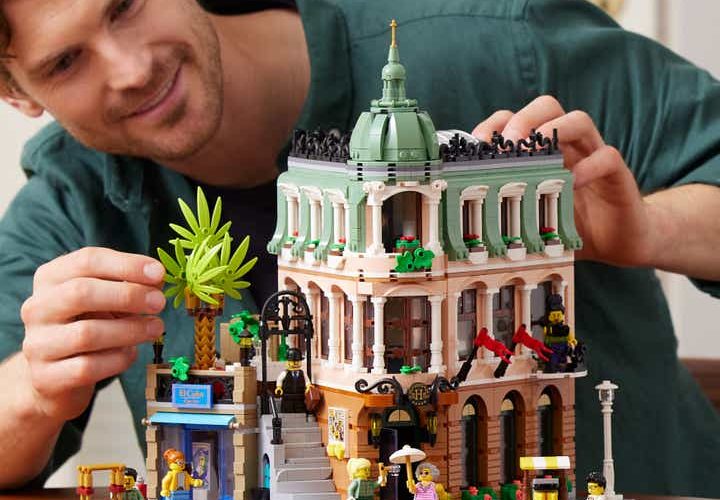 The LEGO Group Celebrates 15 years of Modular Building with the new LEGO® Boutique Hotel Set